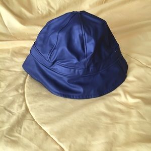 Lands’ end rain cap